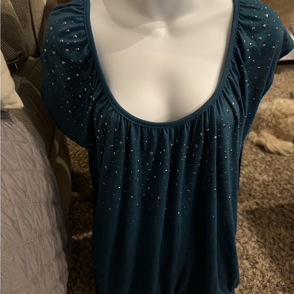 Gap embellished tee sz S